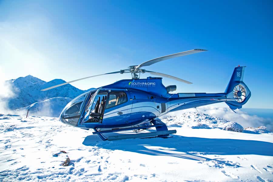 Kaikōura: 45-Minute Whale Watching Helicopter Tour - A small aircraft, a short briefing, and wide-open views