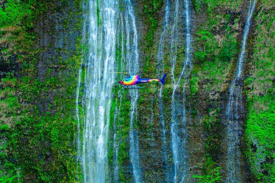 Kailua-Kona: Kohala, Volcanoes and Waterfall Helicopter Tour - Why this 90-minute flight covers so much of Hawaiʻi Island