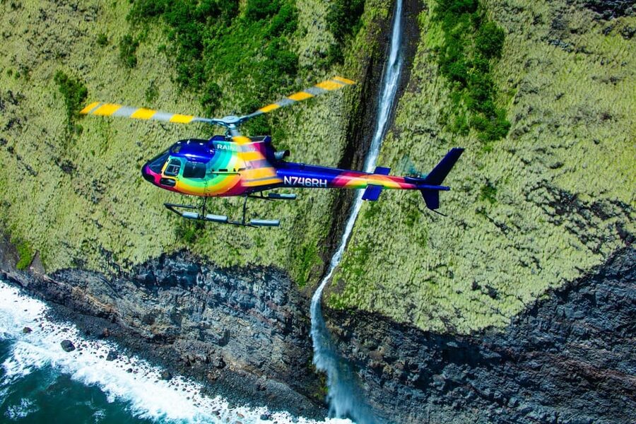 Kailua-Kona: Kohala, Volcanoes and Waterfall Helicopter Tour - Waipio Valley and the black-sand coast