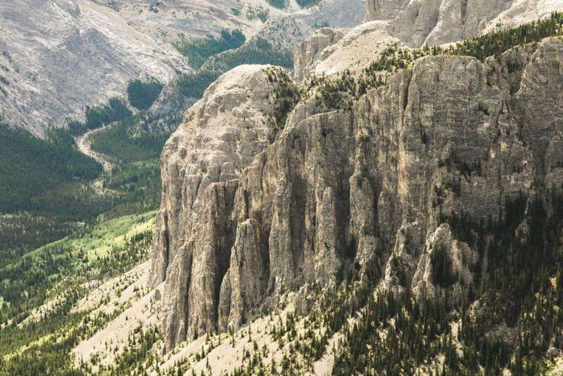 Kananaskis: 30-Minute Heli Tour of Minnewanka Lake and Banff - Starting near Morley in a log building