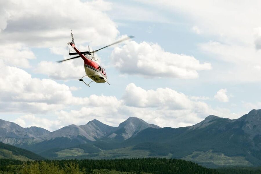 Kananaskis: 30-Minute Heli Tour of Minnewanka Lake and Banff - Returning through Banff and North Kananaskis Country