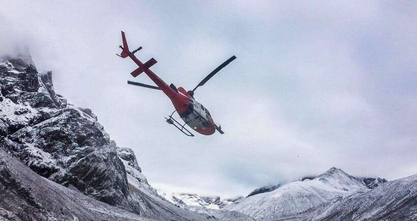 Kathmandu: Everest Helicopter Tour with Landing & Breakfast - Hotel Everest View at 3,880 meters