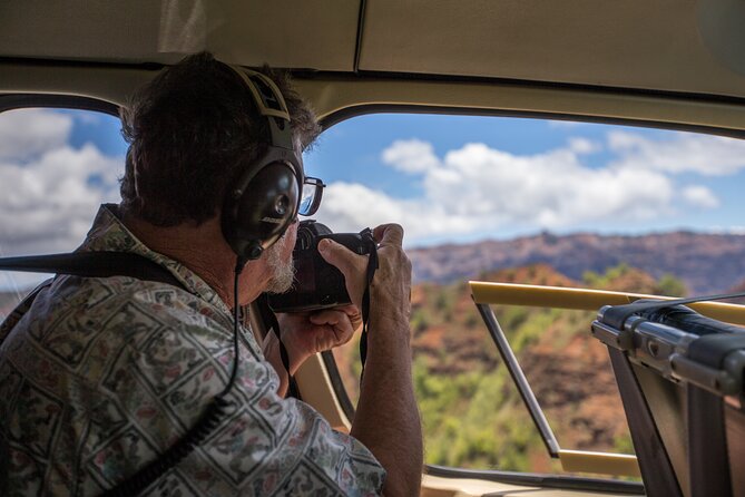 Kauai' Exclusive Helicopter Tour: Land & Explore Olokele Canyon - The six-person limit and seating value