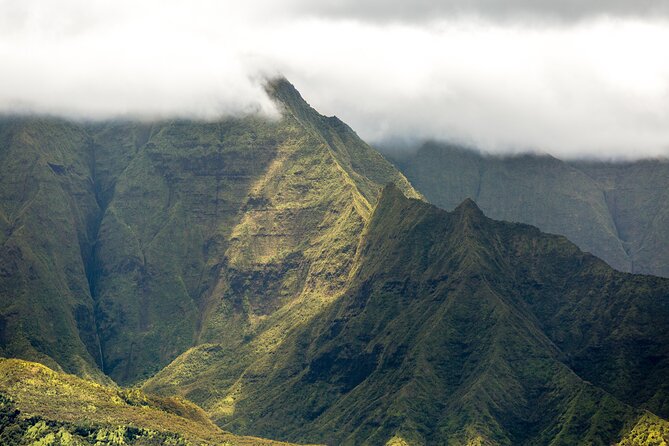 Kauai' Exclusive Helicopter Tour: Land & Explore Olokele Canyon - Who will get the most from this helicopter tour