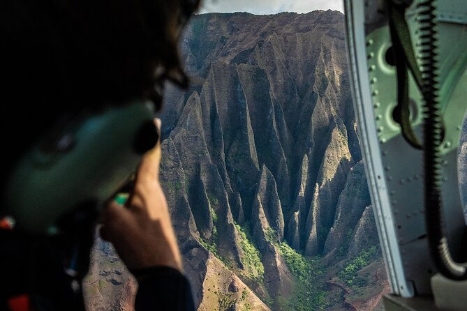 KAUAI LUXURY 60-Minute Doors-Off Helicopter ADVENTURE - Poipu, the Tunnel of Trees, and Manawaiopuna Falls
