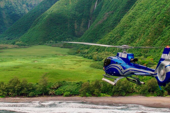 Kohala Waterfalls with Exclusive Landing Helicopter Tour - The small cabin changes the experience