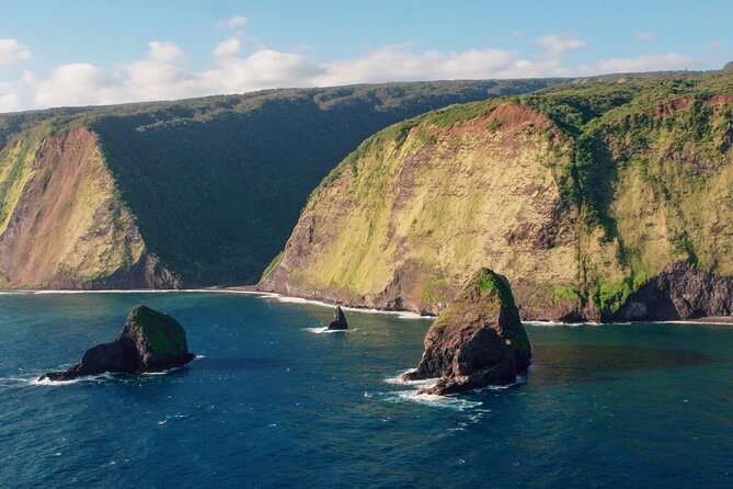 Kohala Waterfalls with Exclusive Landing Helicopter Tour - Laupāhoehoe Nui and the 1,200-foot waterfall