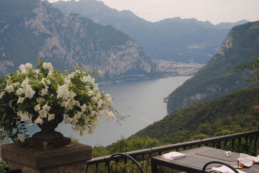 Lake Como: Helicopter tour with an unique Lunch in Como Lake - Villa Pliniana and the western shore