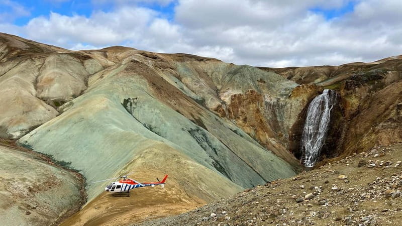 Landmannalaugar: Helicopter tour with 3 Landings - Þingvellir from above: history beside the rift