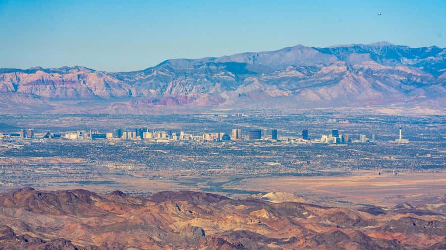 Las Vegas: Daytime Hoover Dam & Las Vegas Strip Heli Flight - Returning over the Las Vegas Strip