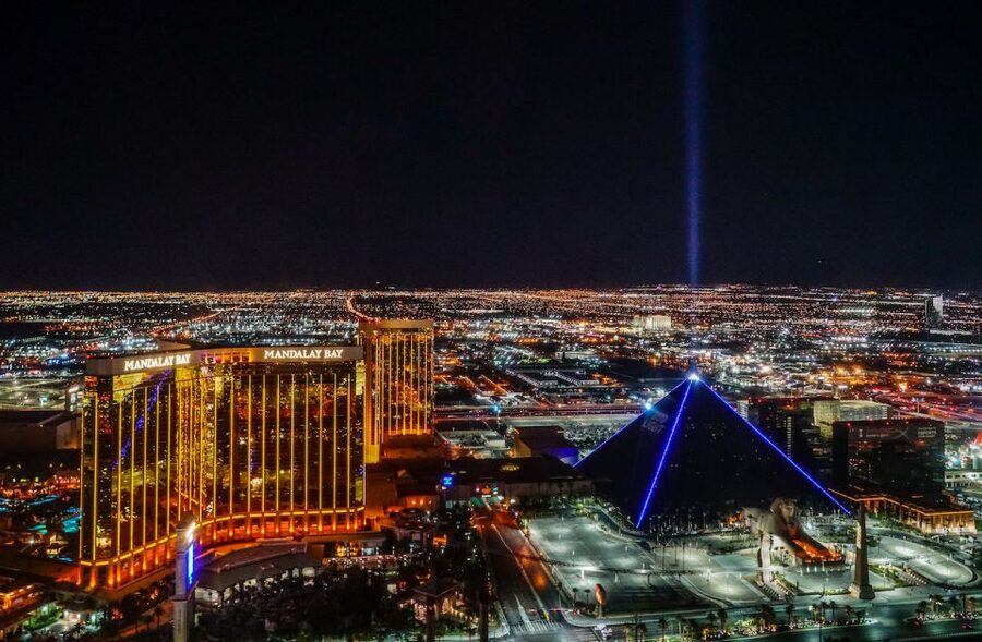 Las Vegas: Night Helicopter Flight over Las Vegas Strip - A good first helicopter ride