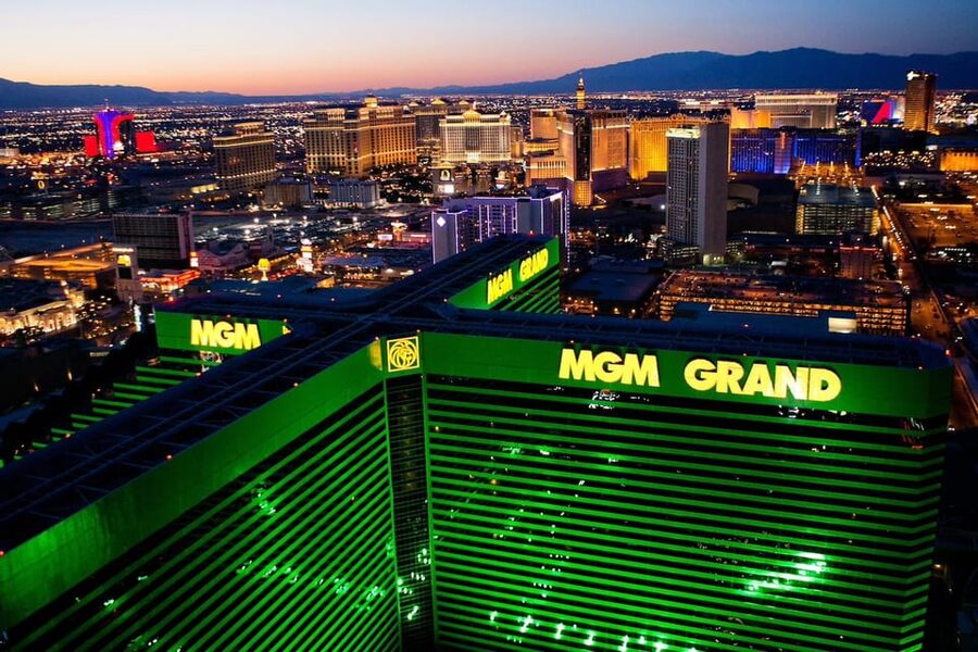 Las Vegas: Nighttime Helicopter Flight over the Strip - Should you book this Las Vegas helicopter tour?