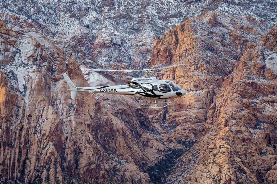Las Vegas: Red Rock Canyon and Vegas Strip Helicopter Tour - How the six-person format affects comfort