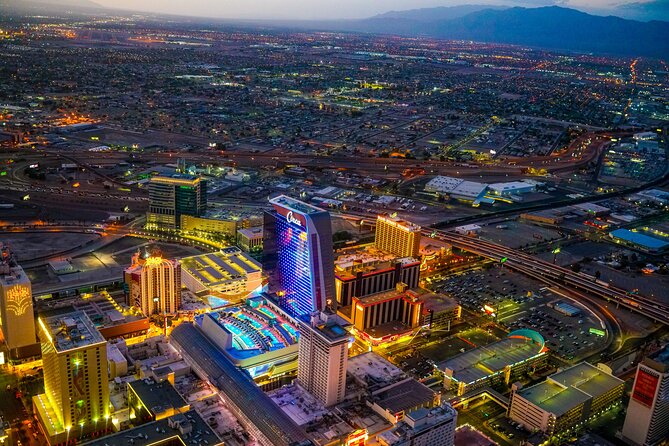 Las Vegas Strip Highlights by Helicopter at Night - Pilot commentary adds meaning to the lights