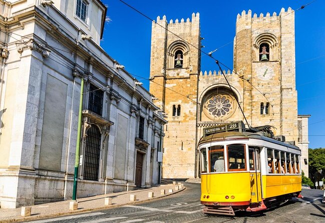 Lisbon 360 City Tour: Bike tour, Boat Trip and Helicopter Flight - The key points at a glance