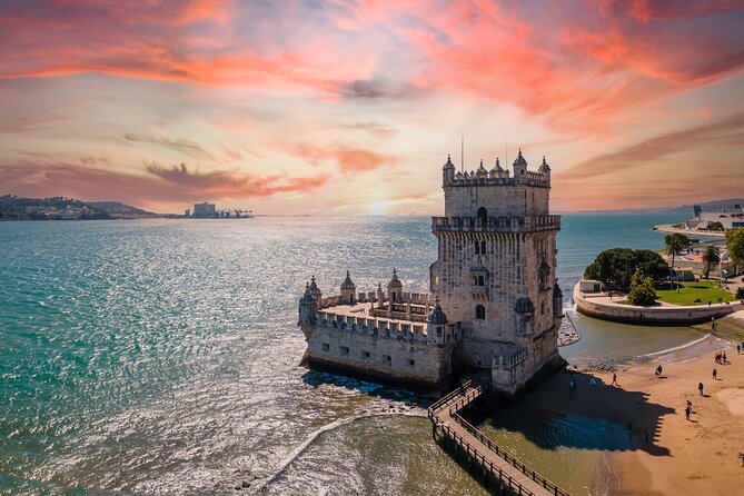Lisbon 360 City Tour: Bike tour, Boat Trip and Helicopter Flight - The helicopter flight from Algés