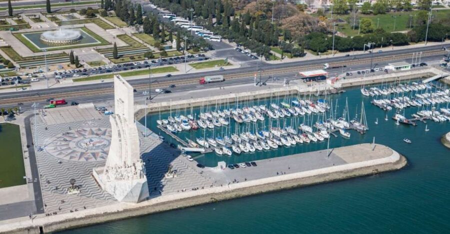 Lisbon: Helicopter Tour over Belem - Champalimaud Foundation and the western riverfront