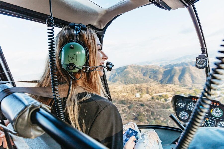 Los Angeles: Private 1-Hour Sightseeing Helicopter Tour - What the pilot and private group format add