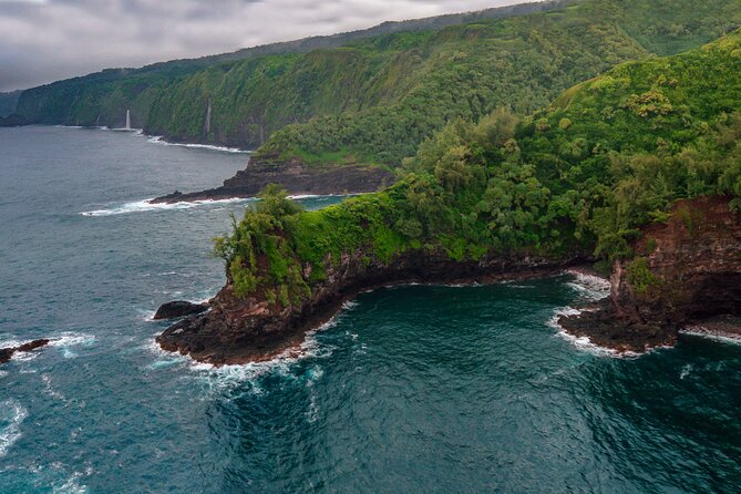 Maui & Molokai Spectacular with Exclusive Landing Helicopter Tour - What the pilot adds to the flight