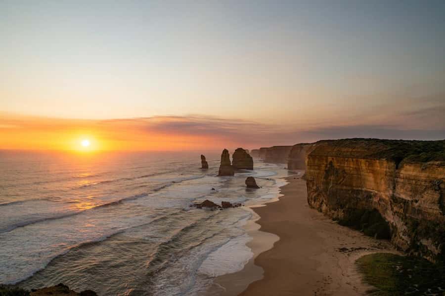 Melbourne: Helicopter Tour to 12 Apostles & Great Ocean Rd - Bells Beach, Lorne, and Wye River from above