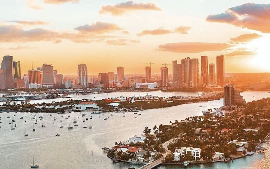 Miami: 30-Minute Helicopter Tour - Beach, Downtown & Islands - Brickell, downtown, and Biscayne Bay