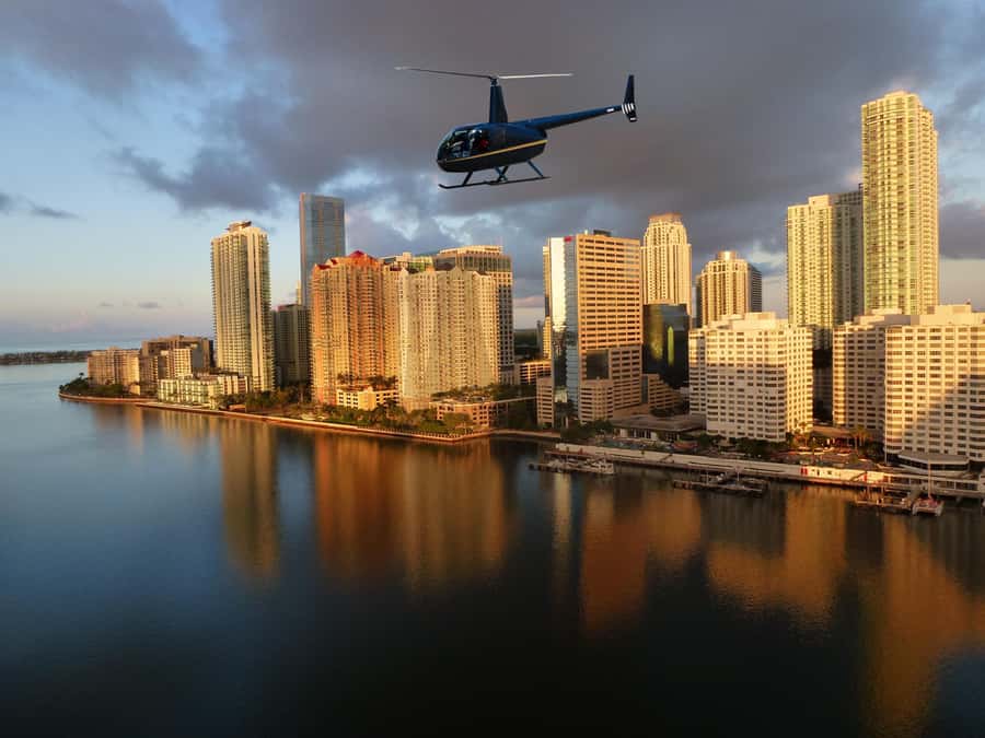Miami: Luxury Private Helicopter Tour - From Miami Executive Airport to Tahiti Beach