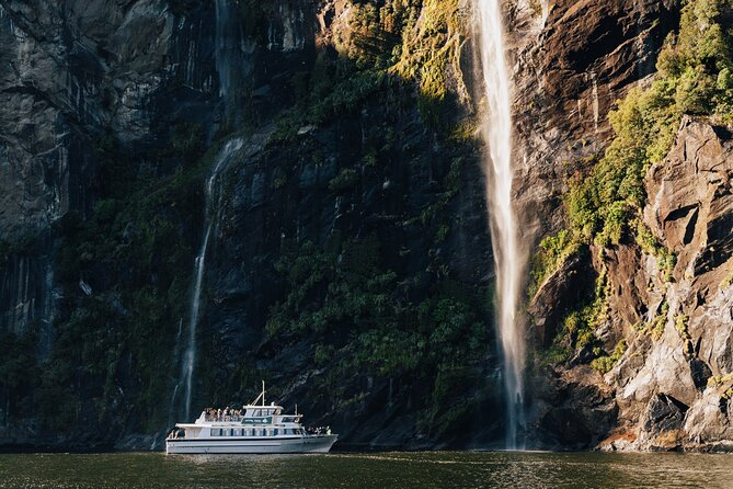 Milford Sound Helicopter and Cruise Tour from Queenstown - Two hours on the water with Mitre Peak Cruises