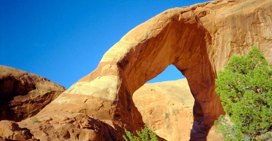 Moab: Backcountry Arches Helicopter Tour - 4x4 trails and the Colorado River canyon