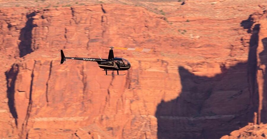 Moab: Grand Helicopter Tour - Deadhorse Point and the Colorado River