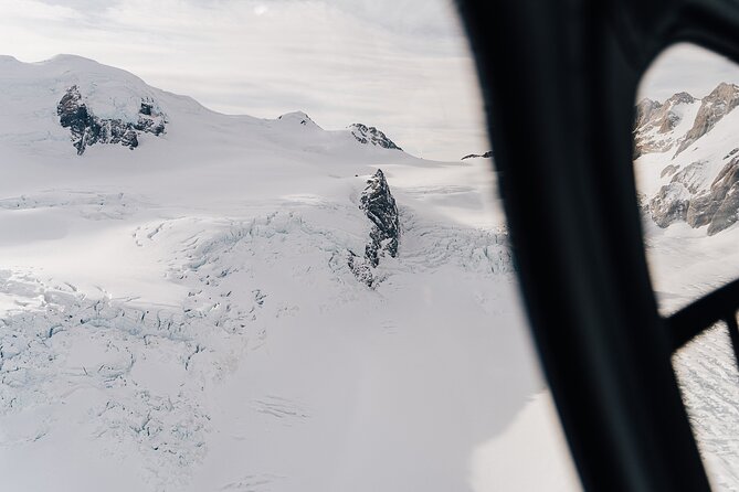 Mount Cook and The Glaciers 55-Minute Helicopter Flight - Safety, comfort, and what to wear