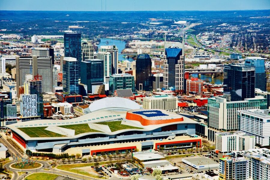 Nashville: Downtown Helicopter Experience - Meeting the pilots and settling nervous passengers