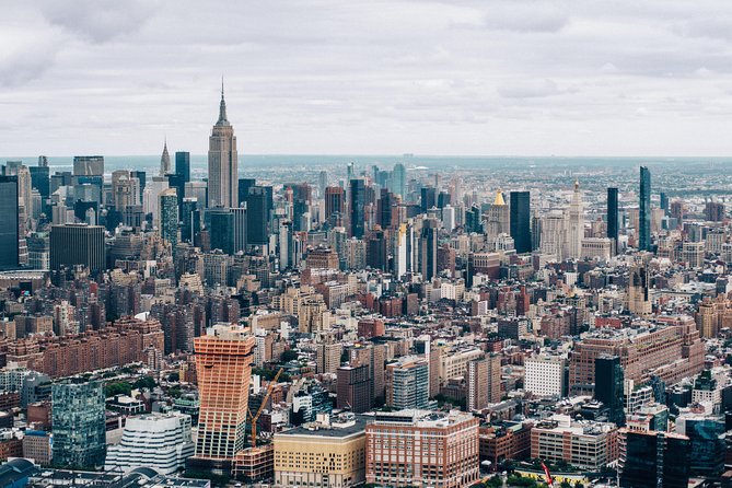 New York City Grand Island Helicopter Tour - Commentary, music, and the pilot