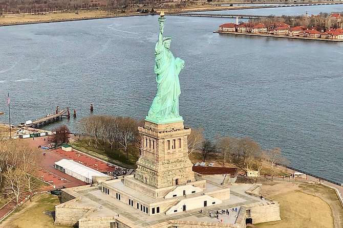New York City Skyline Helicopter Tour from New Jersey - A small cabin, but no guaranteed best seat
