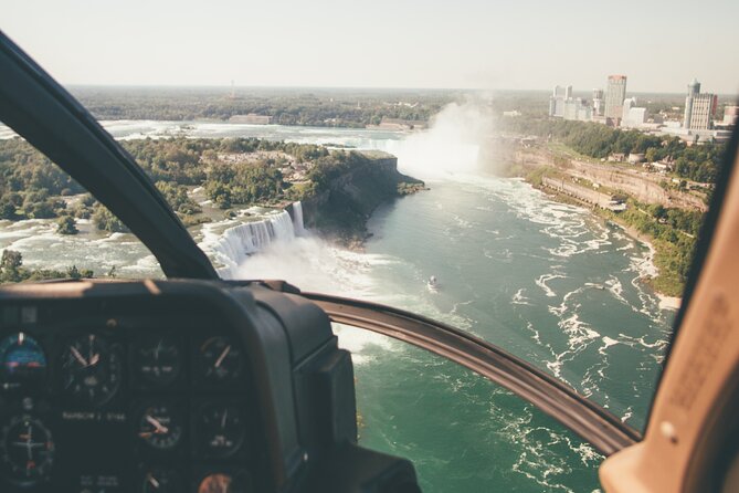 NF USA - Luxury Helicopter Tour with Maid of the Mist & Lunch - Niagara Falls from the air in 12 minutes