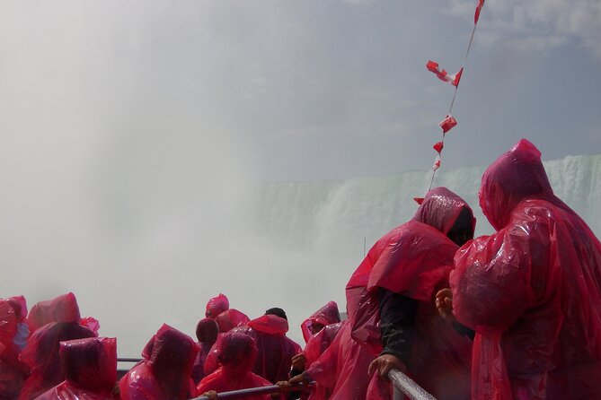 Niagara Falls Canada: Helicopter + Boat + Lunch & more US Pick-up - Voyage to the Falls brings you into the spray