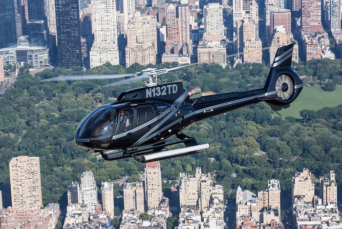 NY Helicopter Tour: Ultimate NYC Sightseeing (Heliport fees Incl) - The cabin experience and getting good views