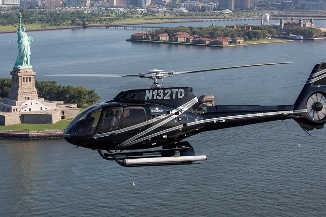 NY Helicopter Tour: Ultimate NYC Sightseeing (Heliport fees Incl) - Taking off over the Hudson River