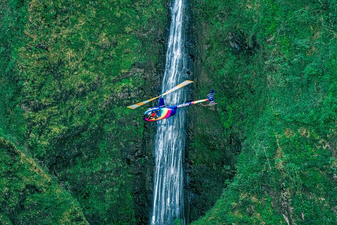 Oahu: 45 Minute Sights Unseen Helicopter Tour - Doors Off or On - Honolulu Harbor and the first look at Diamond Head