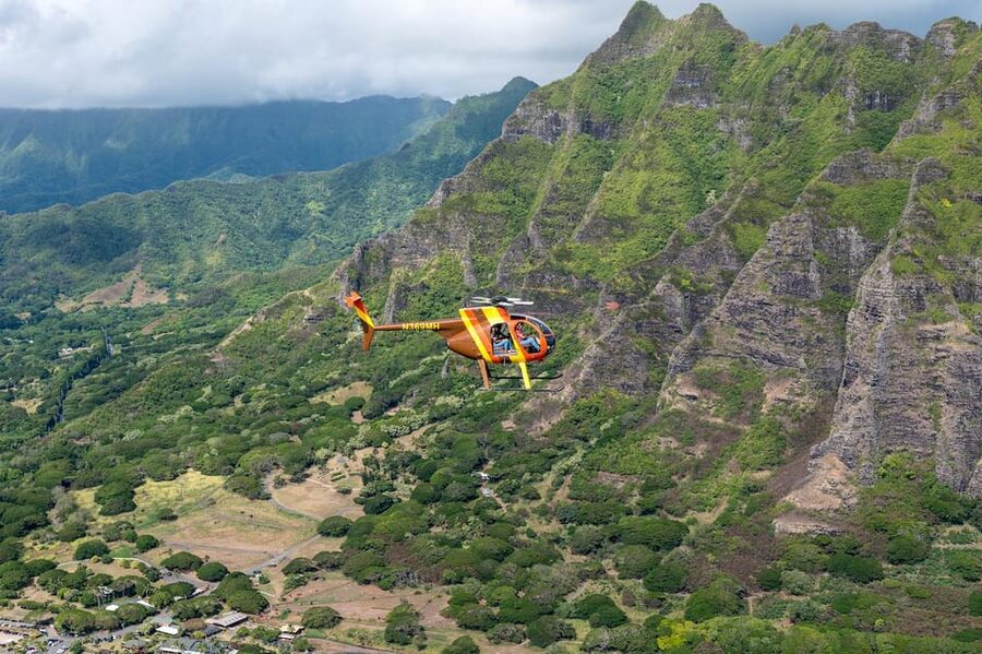 Oahu: Magnum P.I. Doors-Off Helicopter Tour - Waikiki and Diamond Head country