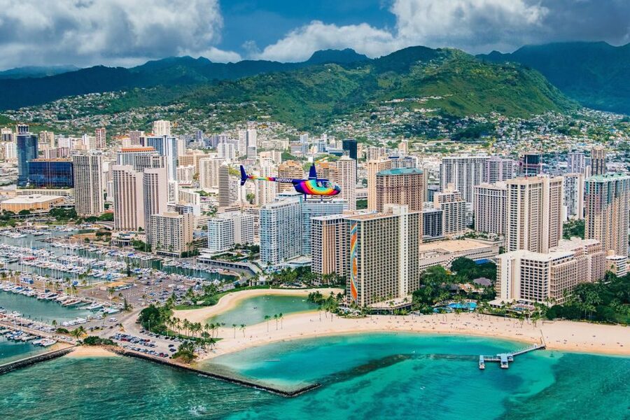 Oahu: Waikiki 20-Minute Doors On / Doors Off Helicopter Tour - Ala Moana and Magic Island from the air