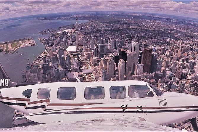 One hour Aerial Tour of Toronto and Niagara Falls with iflyTOTO - What the 57-minute flight feels like