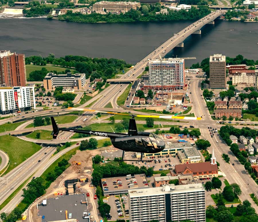 Ottawa: Panoramic helicopter flight (Gatineau Park + downtown) - How to make the most of your flight