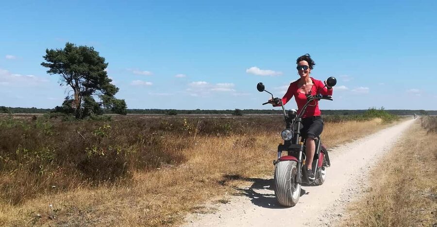 Otterlo: E-chopper rental - Who will enjoy this Veluwe outing most
