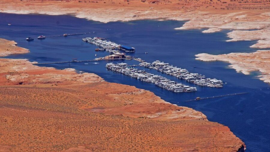 Page: Horseshoe Bend Helicopter Flight - The pilot and the feel of the flight