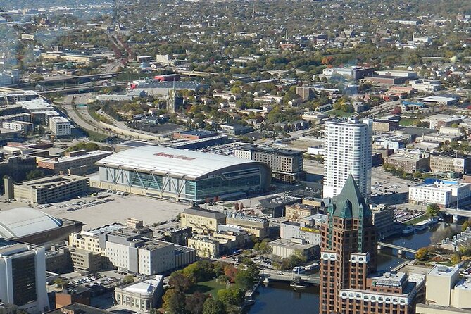 Private Downtown Milwaukee Helicopter Ride - Milwaukee Art Museum from the air