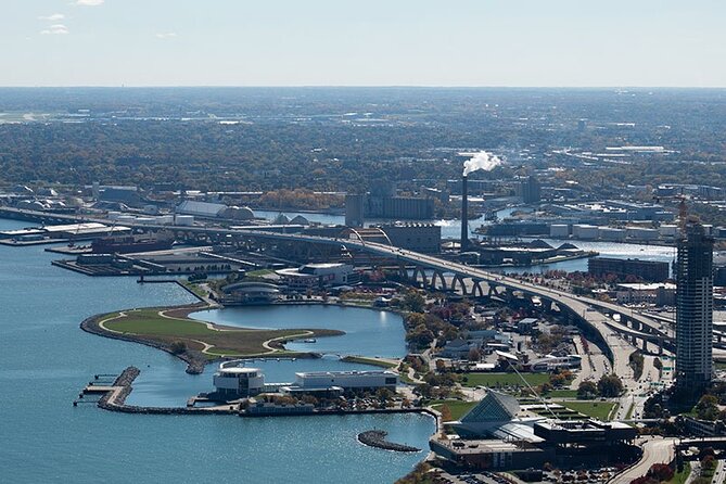 Private Downtown Milwaukee Helicopter Ride - How the pilot and headset shape the ride