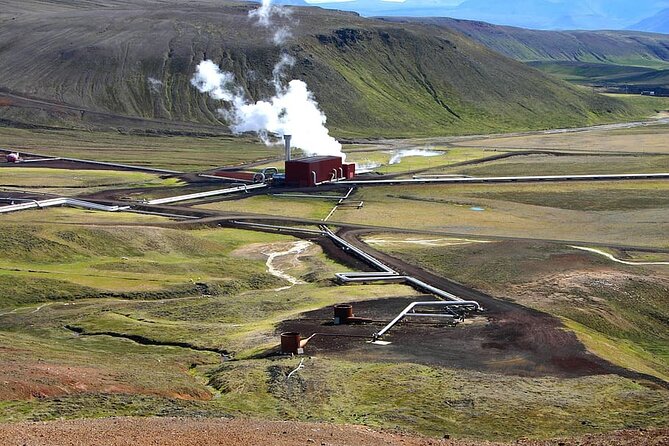 Private Helicopter Tour in Hengill Geothermal Area with Landing - Who will enjoy this short Iceland flight