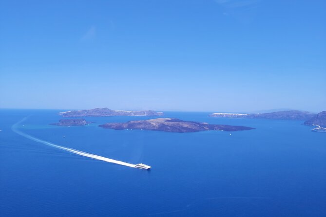 Private Helicopter Tour Santorini 20 minutes - up to 4 passengers - Key points at a glance