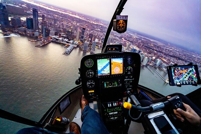 Private Romantic NYC Helicopter Scenic Charter with Champagne - What the 30-minute private flight gives you