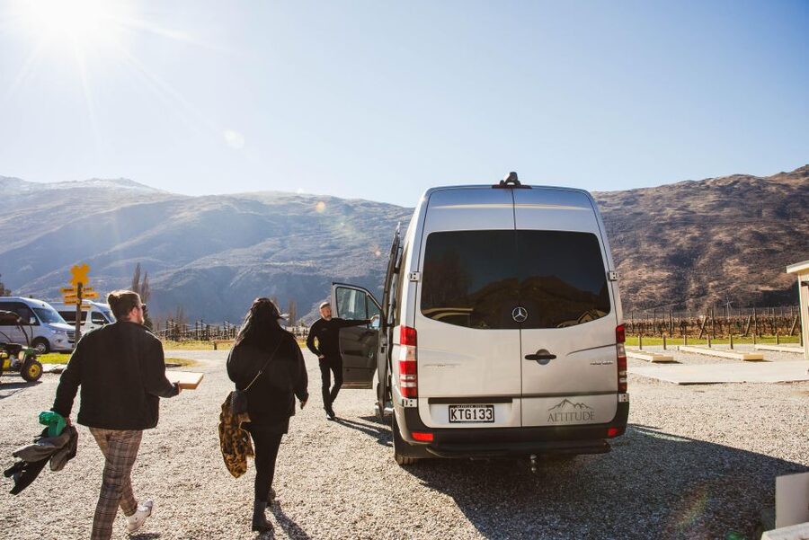 Queenstown: Helicopter & Wine Tasting Tour - Kinross Cottages and the 45-minute lunch break